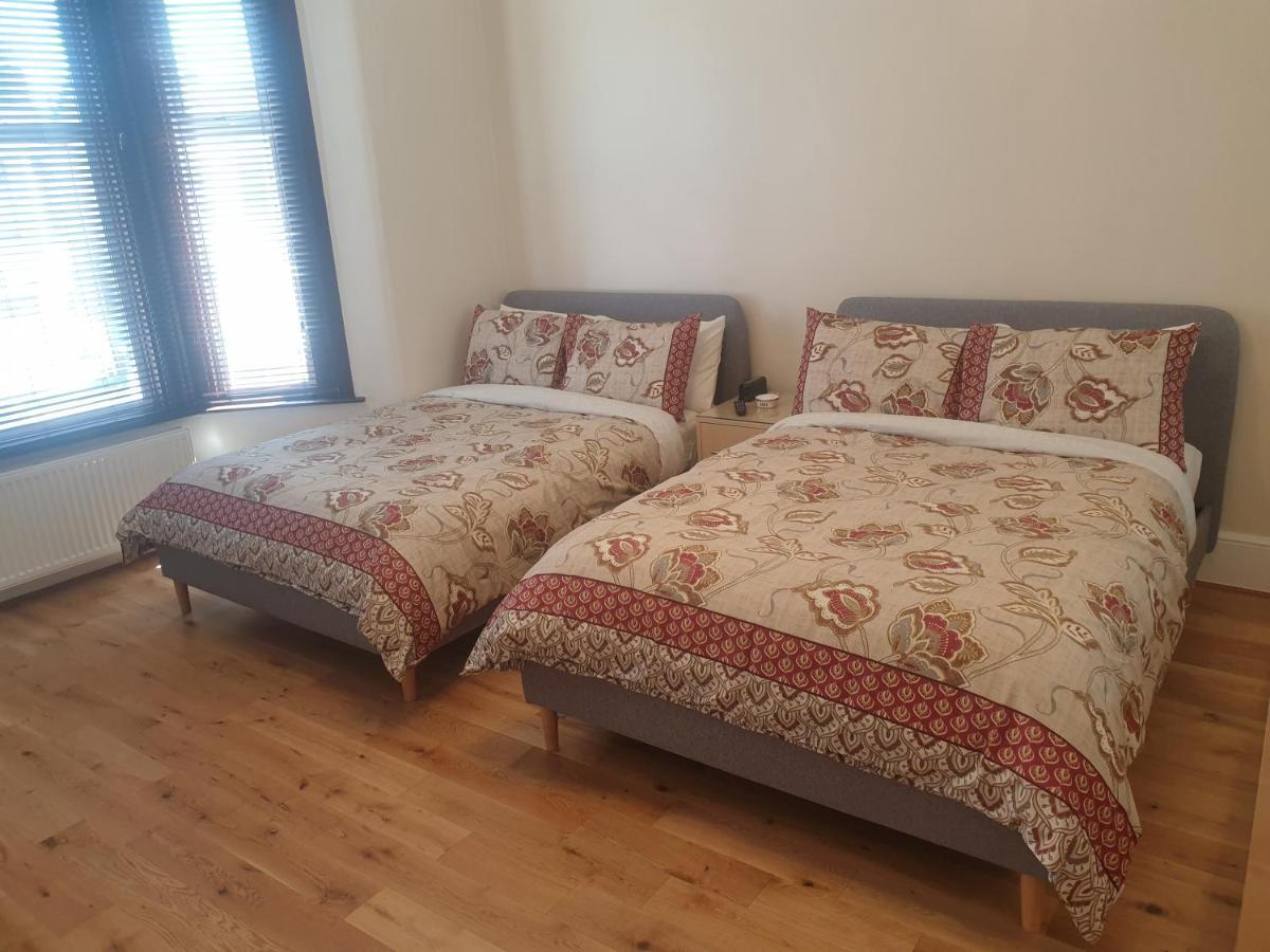 London Luxury 2 Bedroom Flat 5Min Walk From Overground, With Free Wifi, Free Parking-Sleeps X6 Илфорд Экстерьер фото