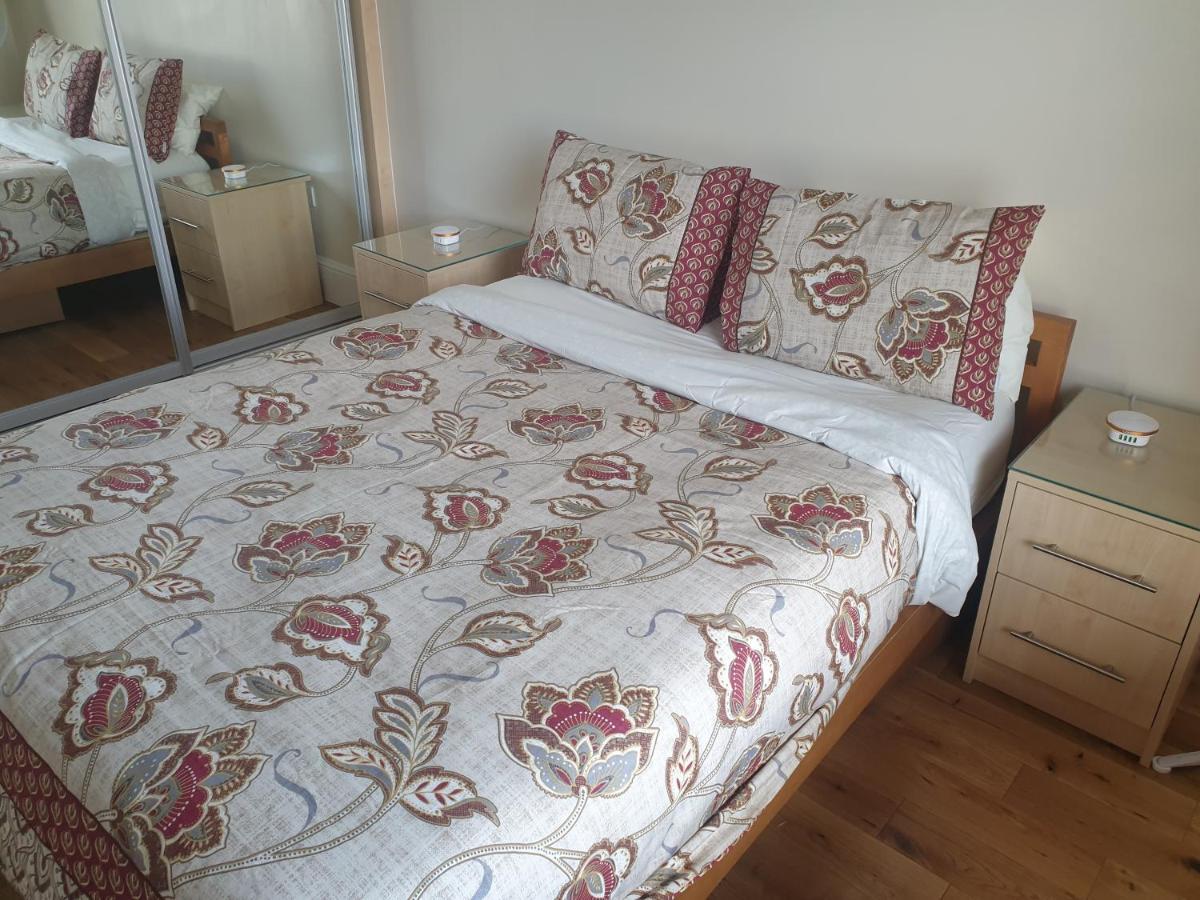 London Luxury 2 Bedroom Flat 5Min Walk From Overground, With Free Wifi, Free Parking-Sleeps X6 Илфорд Экстерьер фото