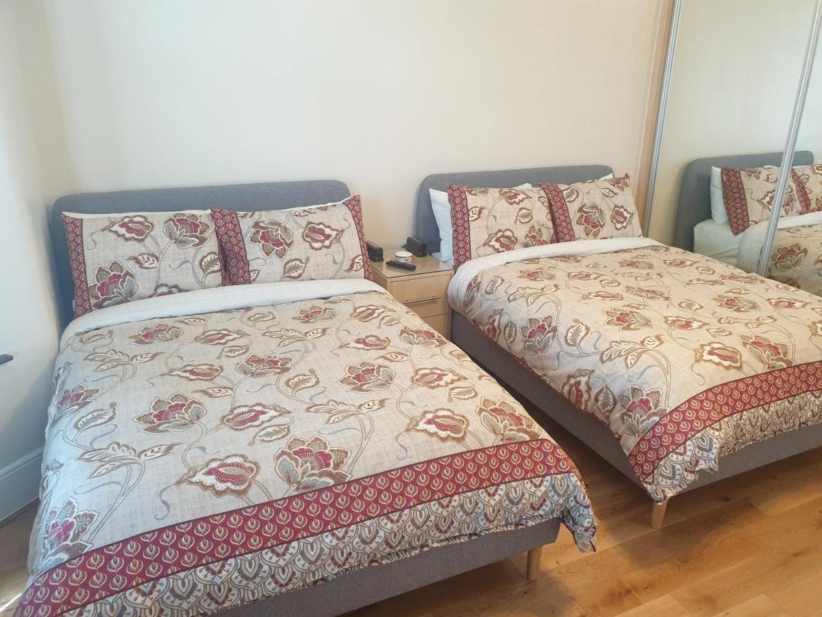 London Luxury 2 Bedroom Flat 5Min Walk From Overground, With Free Wifi, Free Parking-Sleeps X6 Илфорд Экстерьер фото