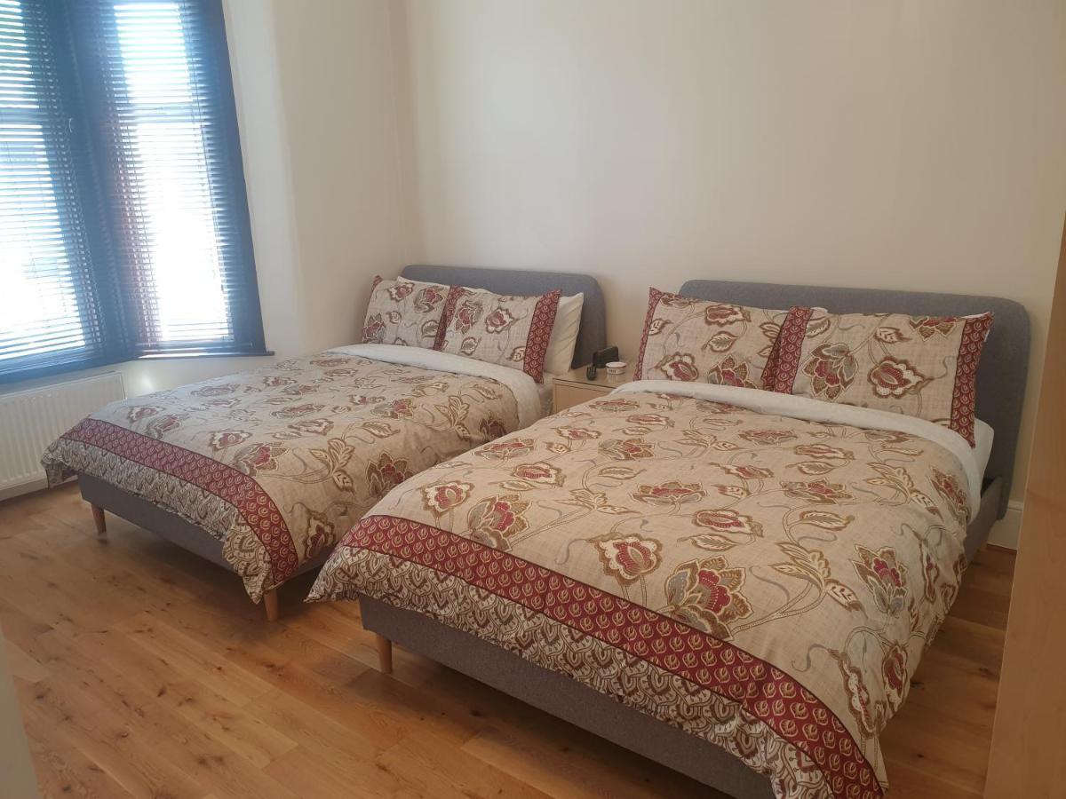 London Luxury 2 Bedroom Flat 5Min Walk From Overground, With Free Wifi, Free Parking-Sleeps X6 Илфорд Экстерьер фото