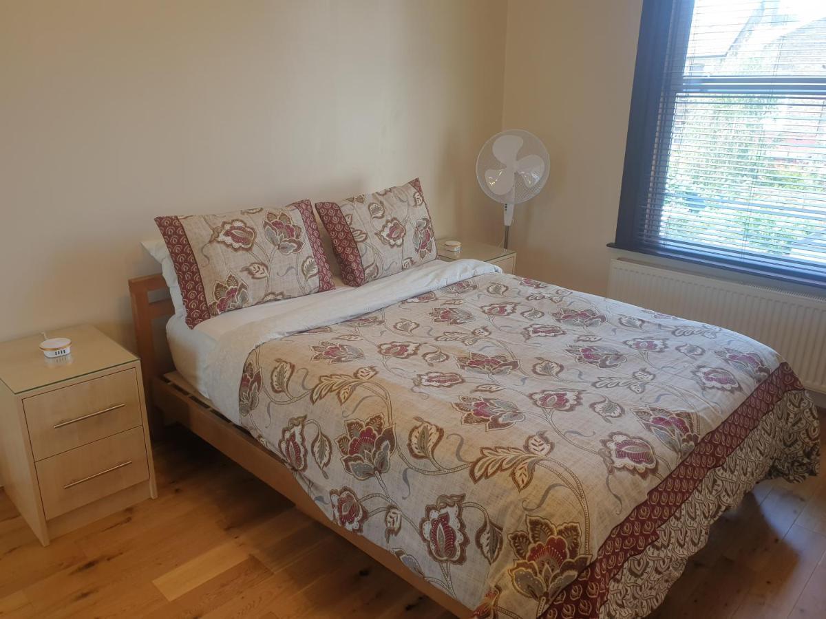 London Luxury 2 Bedroom Flat 5Min Walk From Overground, With Free Wifi, Free Parking-Sleeps X6 Илфорд Экстерьер фото