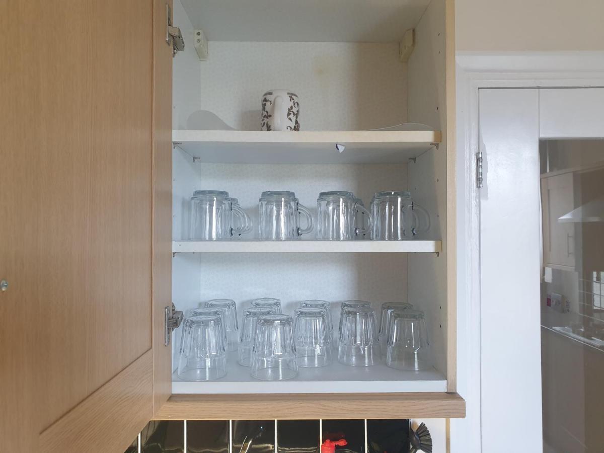 London Luxury 2 Bedroom Flat 5Min Walk From Overground, With Free Wifi, Free Parking-Sleeps X6 Илфорд Экстерьер фото