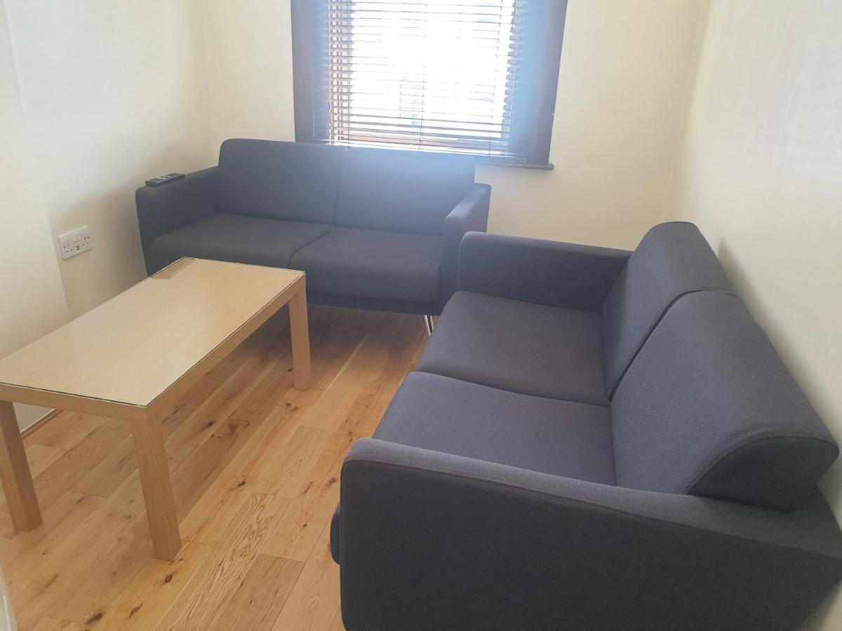 London Luxury 2 Bedroom Flat 5Min Walk From Overground, With Free Wifi, Free Parking-Sleeps X6 Илфорд Экстерьер фото