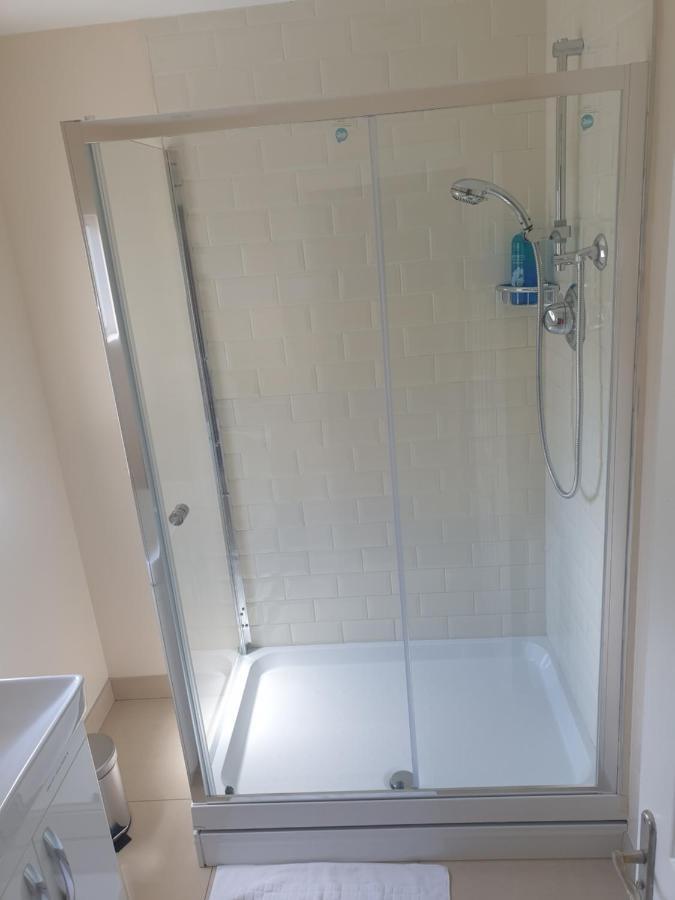 London Luxury 2 Bedroom Flat 5Min Walk From Overground, With Free Wifi, Free Parking-Sleeps X6 Илфорд Экстерьер фото