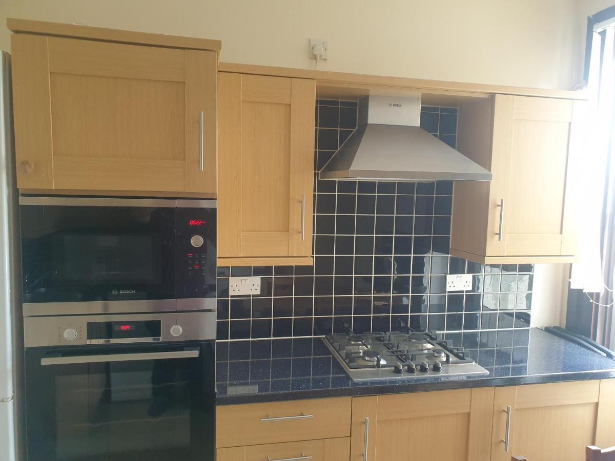 London Luxury 2 Bedroom Flat 5Min Walk From Overground, With Free Wifi, Free Parking-Sleeps X6 Илфорд Экстерьер фото
