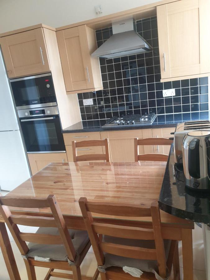 London Luxury 2 Bedroom Flat 5Min Walk From Overground, With Free Wifi, Free Parking-Sleeps X6 Илфорд Экстерьер фото