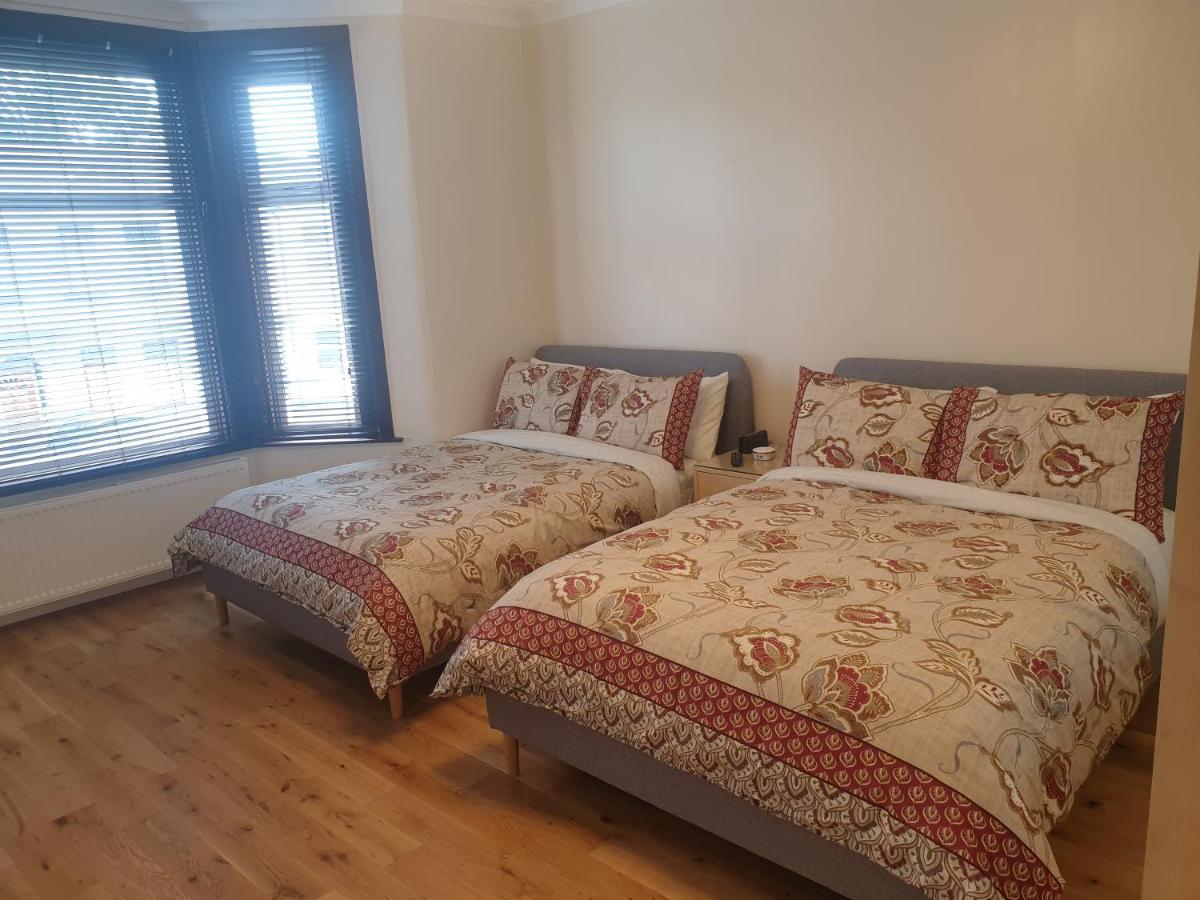 London Luxury 2 Bedroom Flat 5Min Walk From Overground, With Free Wifi, Free Parking-Sleeps X6 Илфорд Экстерьер фото
